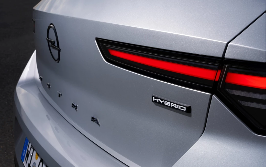 1694528-OpelAstraHybrid (1)-min.jpg