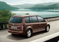 1690452-Volkswagen-Touran-2011-02.jpg