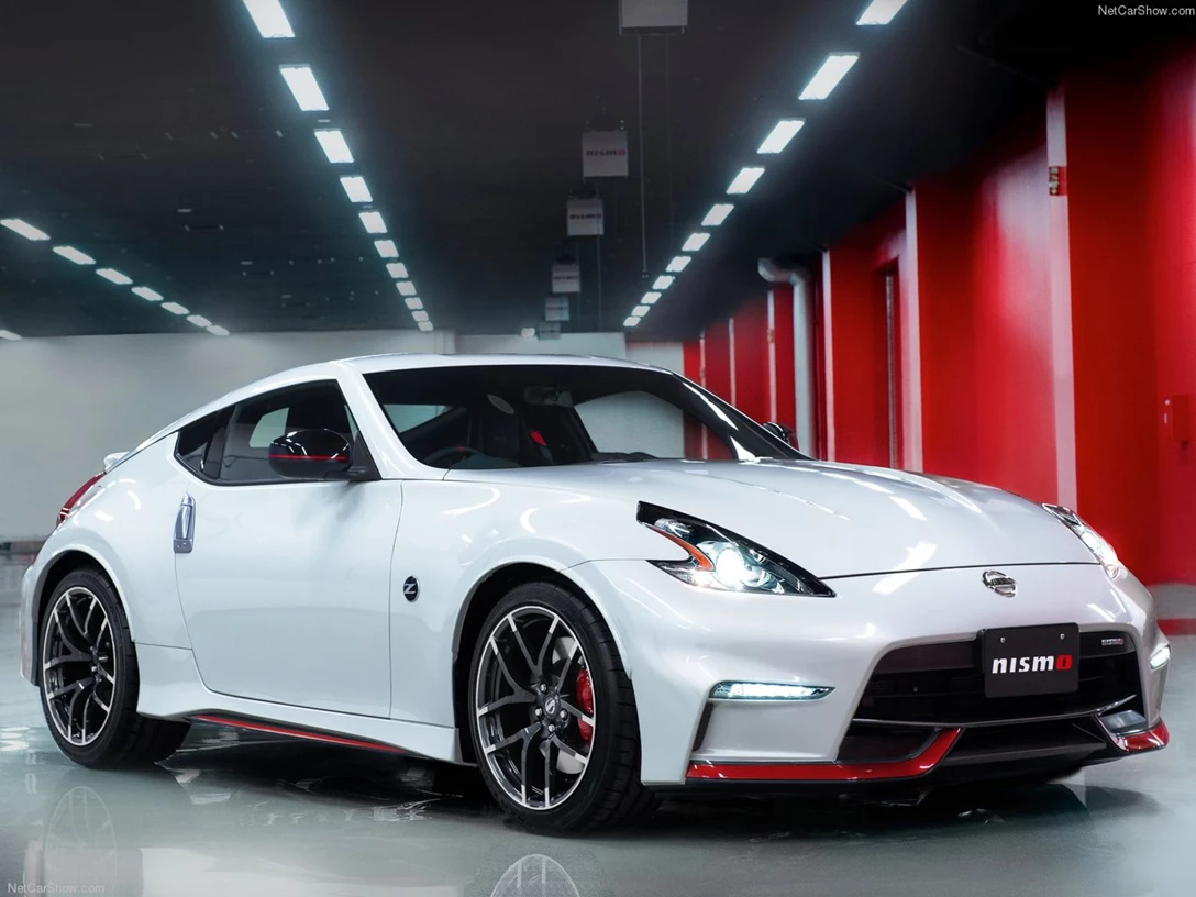 1589010-Nissan-370Z 3.jpg