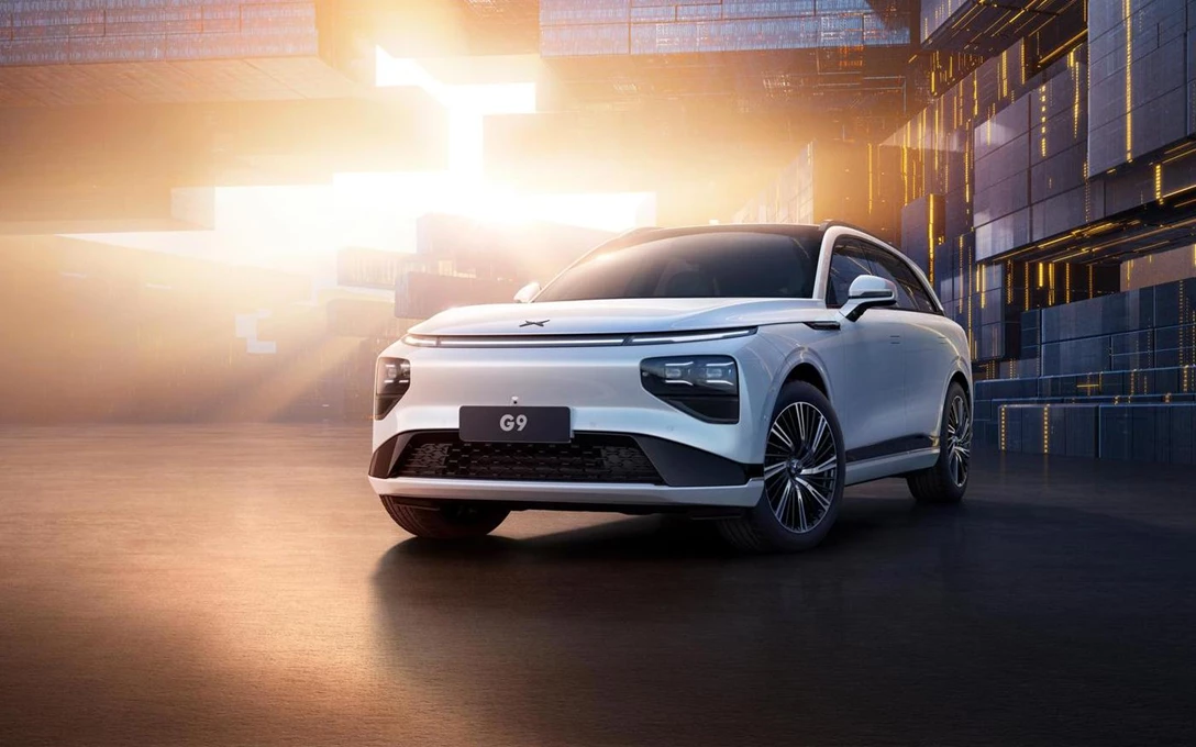 1687878-2023 G9 Front 3QTR Static (1).jpg