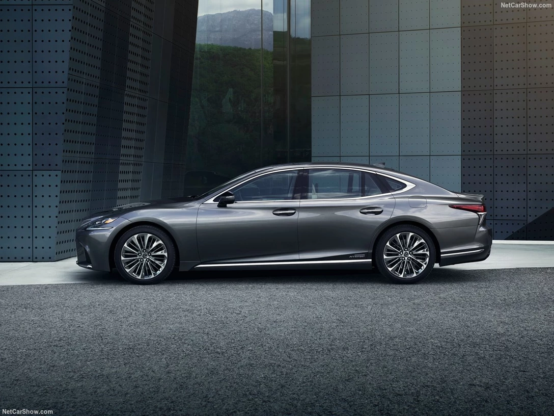 1589859-Lexus-LS_500h 5.jpg