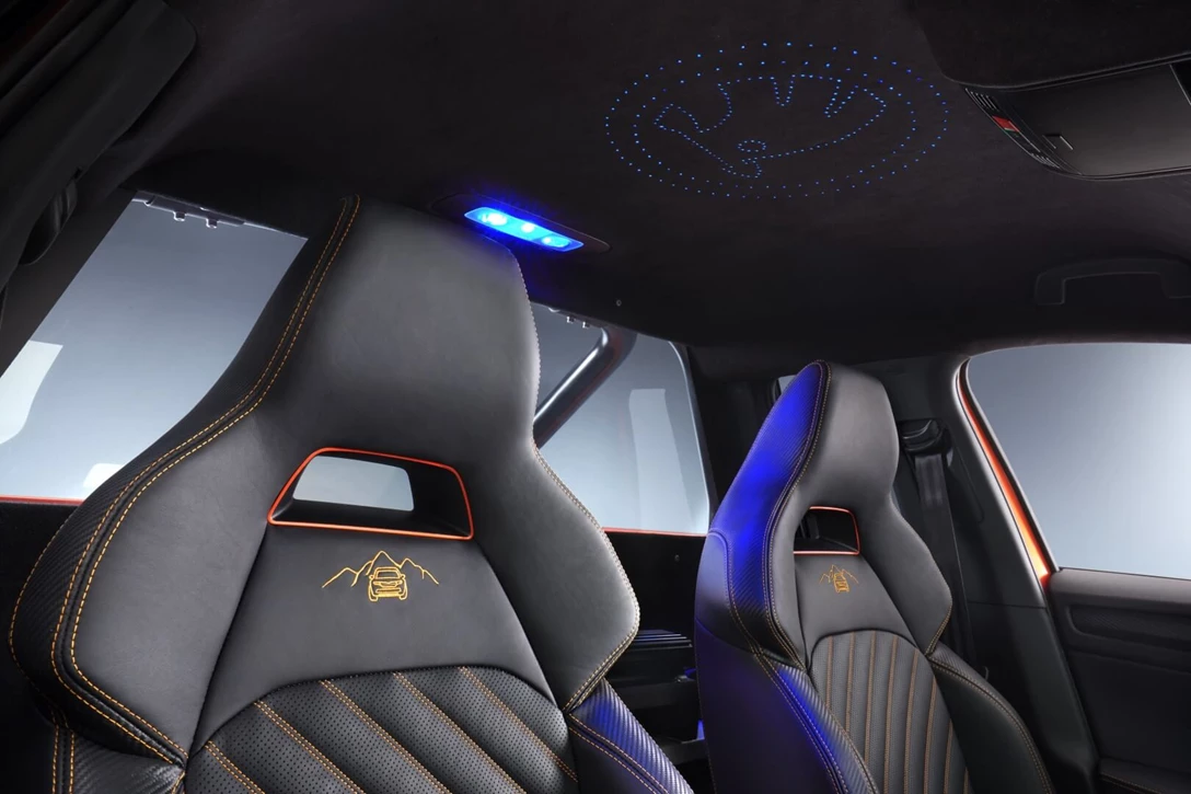 1617340-Mountiaq_seatsroof_logo [Desktop Resolution].jpg