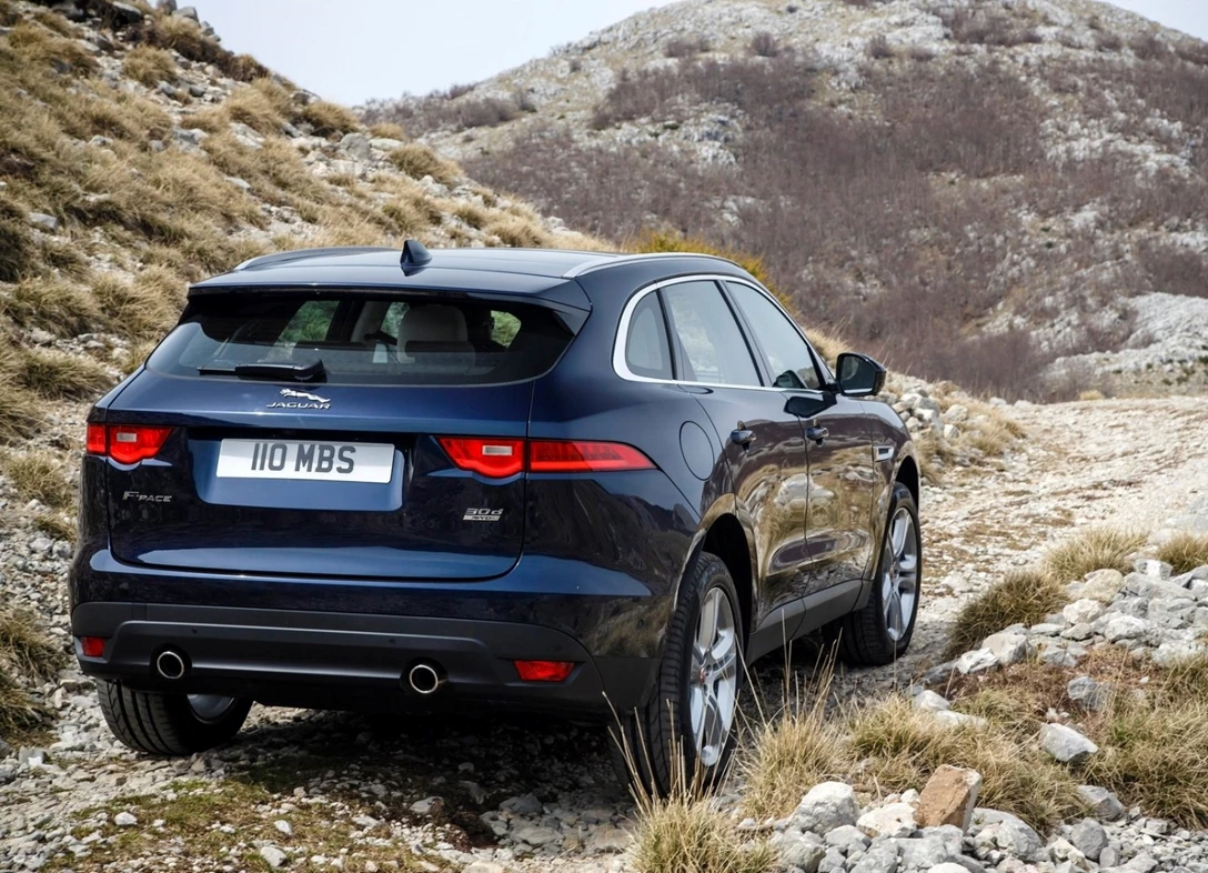 1668756-Jaguar-F-Pace-2018-03.jpg