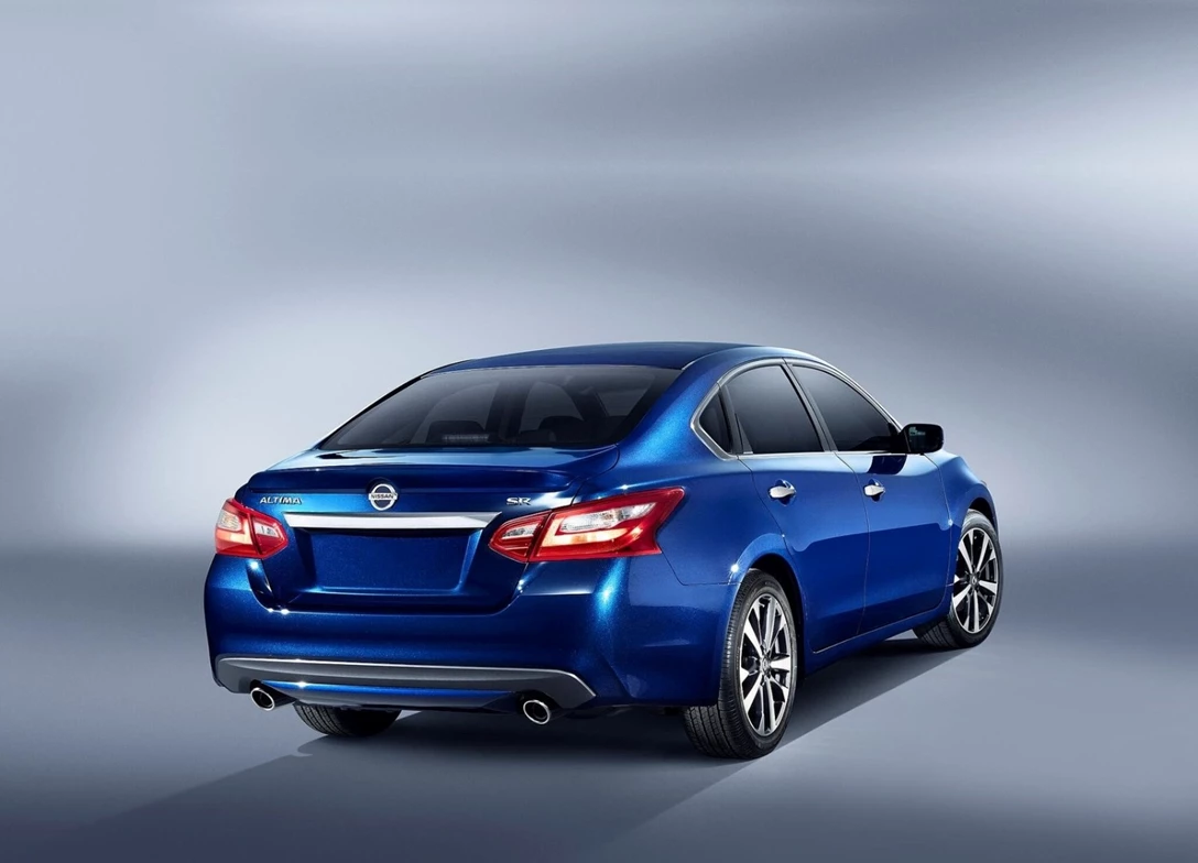 1671446-Nissan-Altima_SR-2017-03.jpg