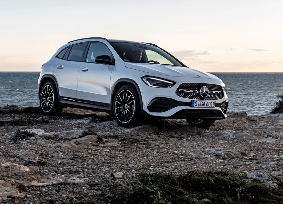 1633909-Mercedes-Benz-GLA-2021-04.jpg
