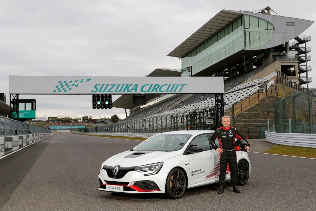 1626250-LEAD - TROPHY R NEW RECORD AT THE SUZUKA CIRCUIT (1).jpg