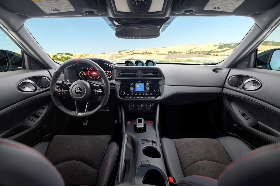 1685580-2024 Z NISMO_T-17-min.jpg