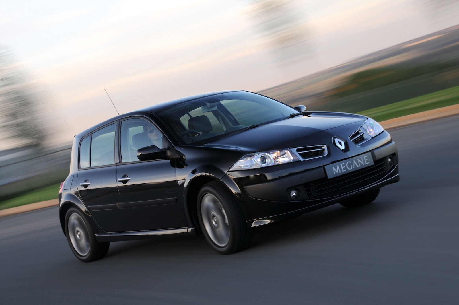 1600737-Renault-Megane.jpeg