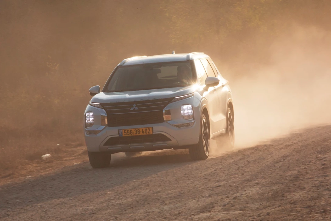 1654047-מיצובישי אאוטלנדר0J6A9065.jpg