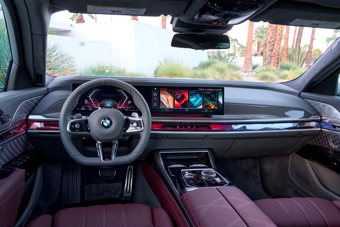 1670801-BMW 760i xDrive Mineral White Interior_010.JPG