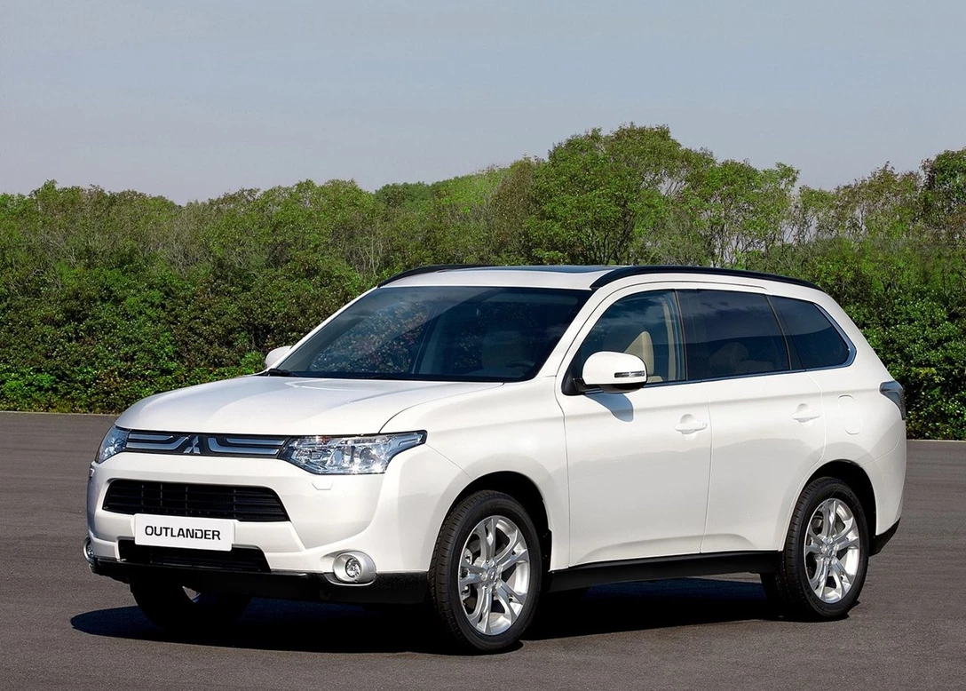 1648330-Mitsubishi-Outlander-2014 (2).jpg