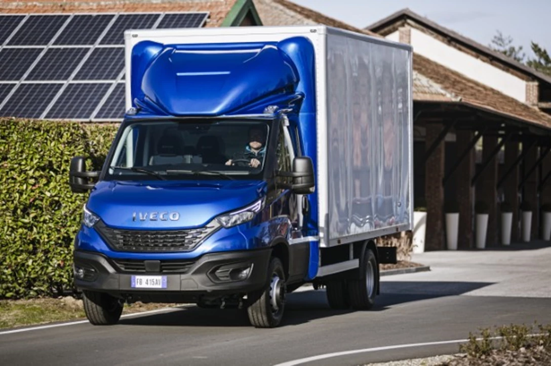 1614708-10-iveco_newdaily_cabbox_jpg.jpg