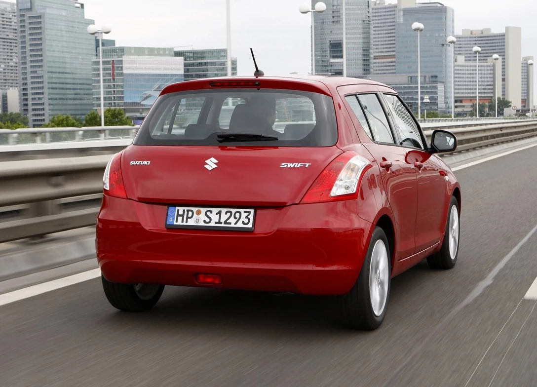 1687454-Suzuki-Swift-2012-02.jpg