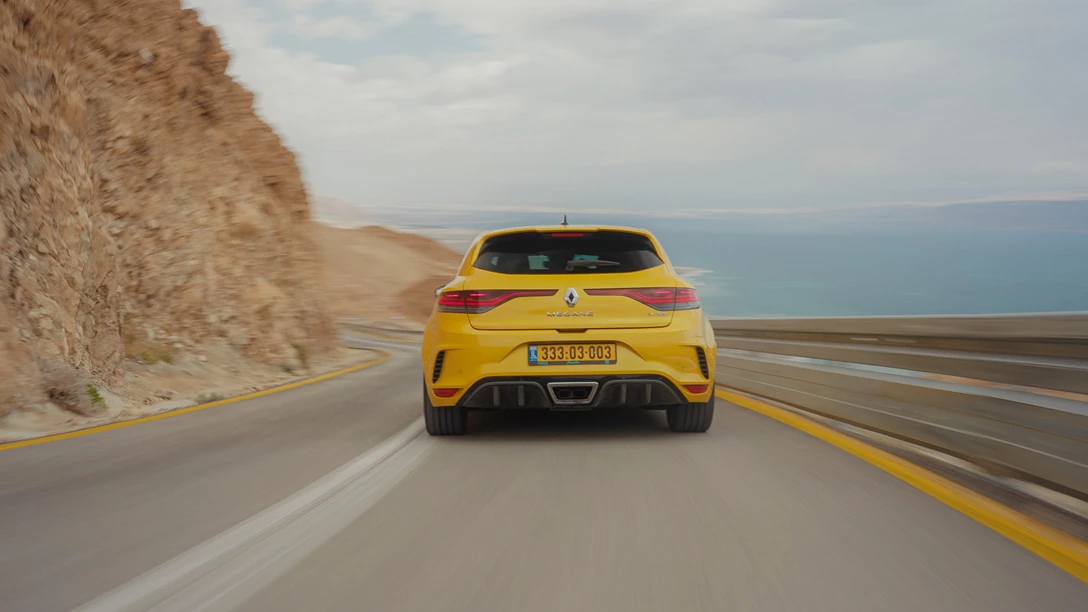 1696009-Renault Megane RS 2024.00_14_20_22.Still013-min.jpg