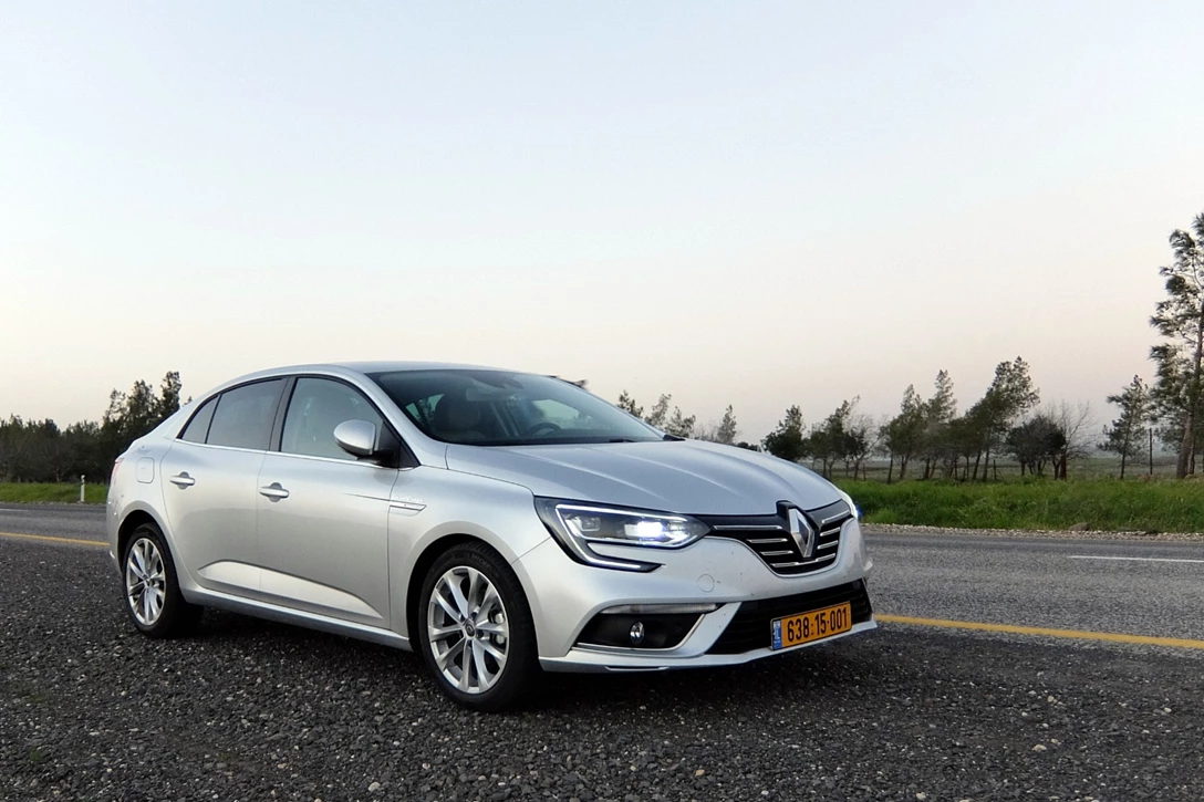 1611143-רנו מגאן גרנד קופה - מבחן דרכים (1.3 ל') (2).JPG