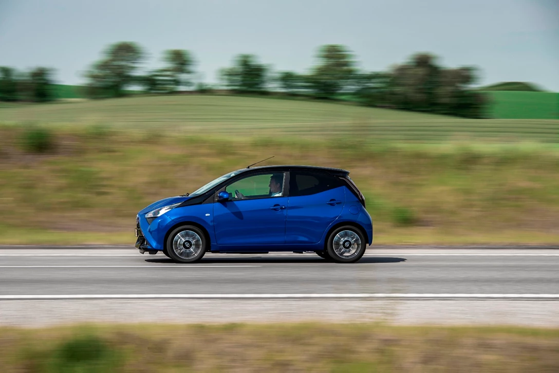 1597147-AYGO_Blue_015.JPG
