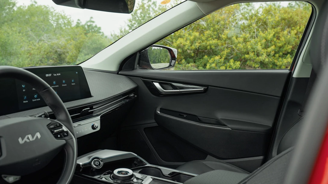 1681709-Hyundai IONIQ 5 vs Skoda Enyaq vs KIA EV6 vs TOYOTA BZ4X - 2023.00_32_22_19.Still102 copy.jpg