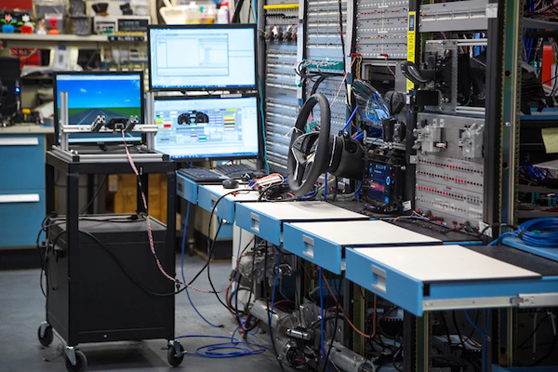 1616687-GM-ElectricalIntegrationLab.jpg