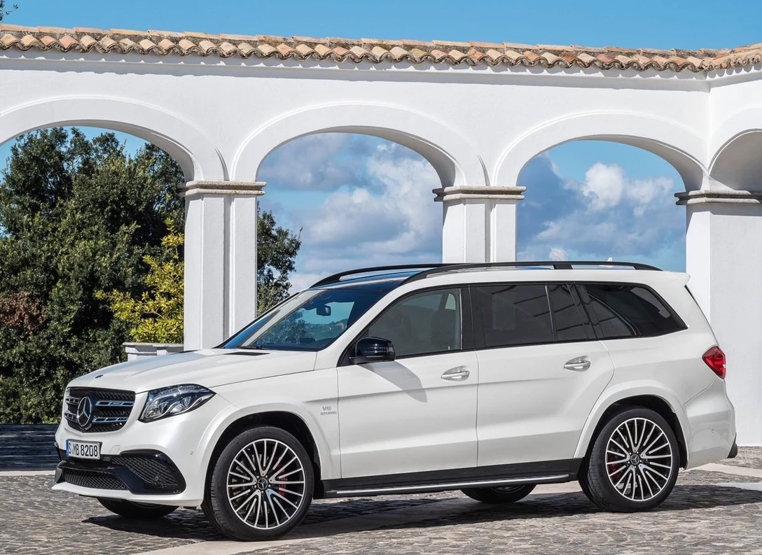 1669607-Mercedes-Benz-GLS-2017-04.jpg