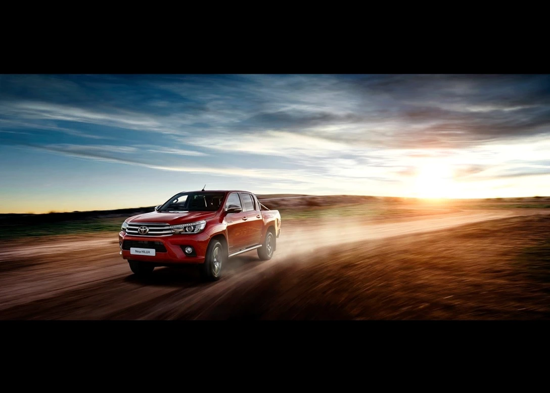1656641-Toyota-HiLux-2016-1600-52.jpg