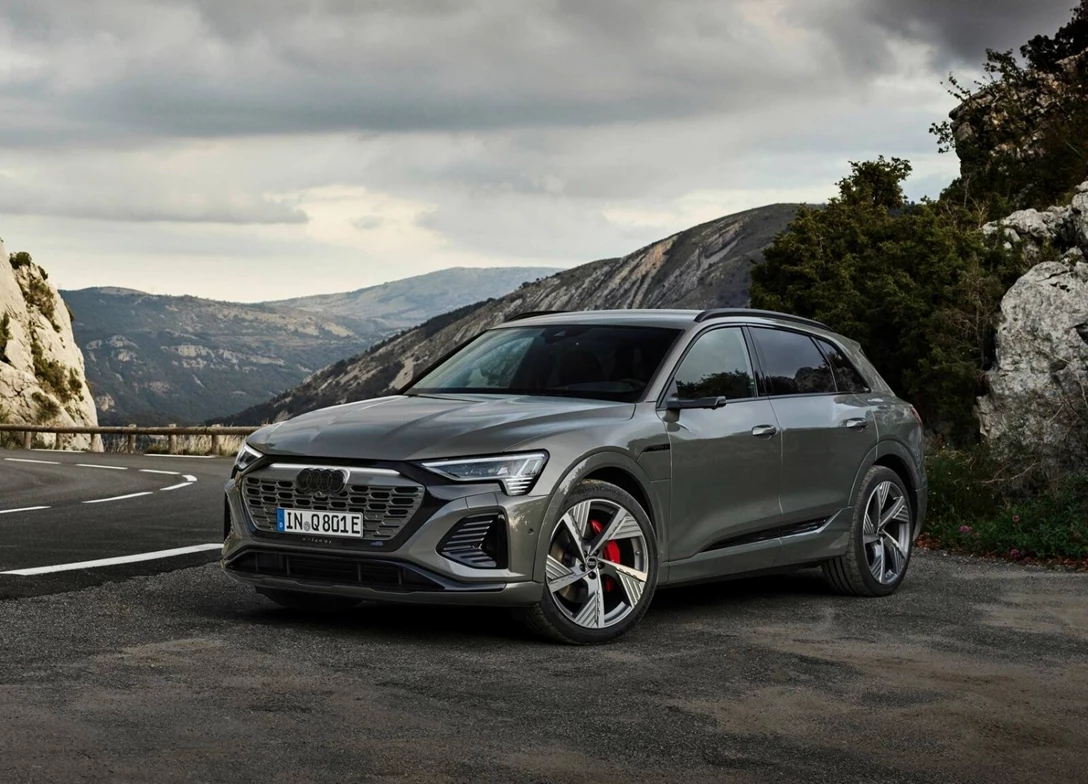 1700119-Audi-Q8_e-tron_quattro-04.jpg