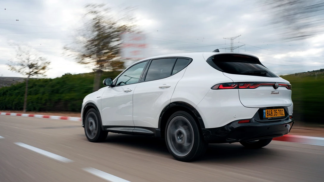 1676516-Alfa Romeo Tonale 2023.00_02_59_20.Still001 copy.jpg