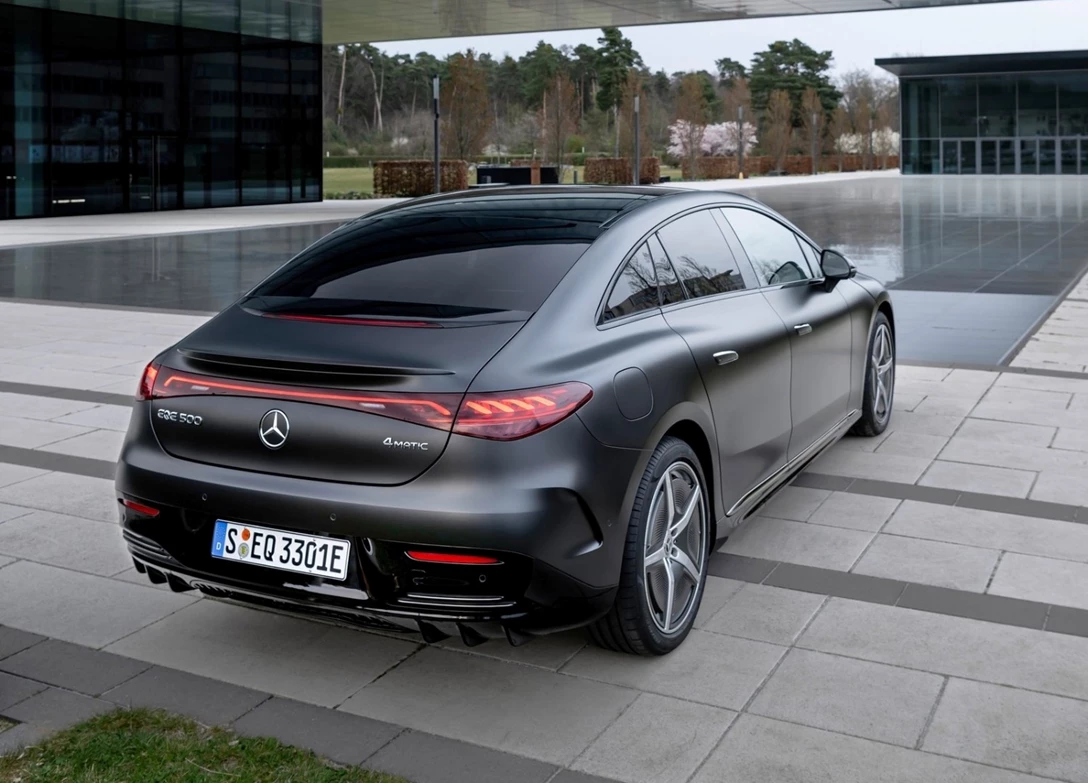 1683577-Mercedes-Benz-EQE-2023-03.jpg