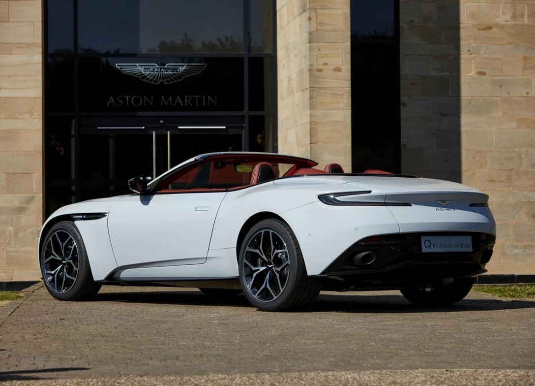 1700327-Aston_Martin-DB11-2024-02.jpg