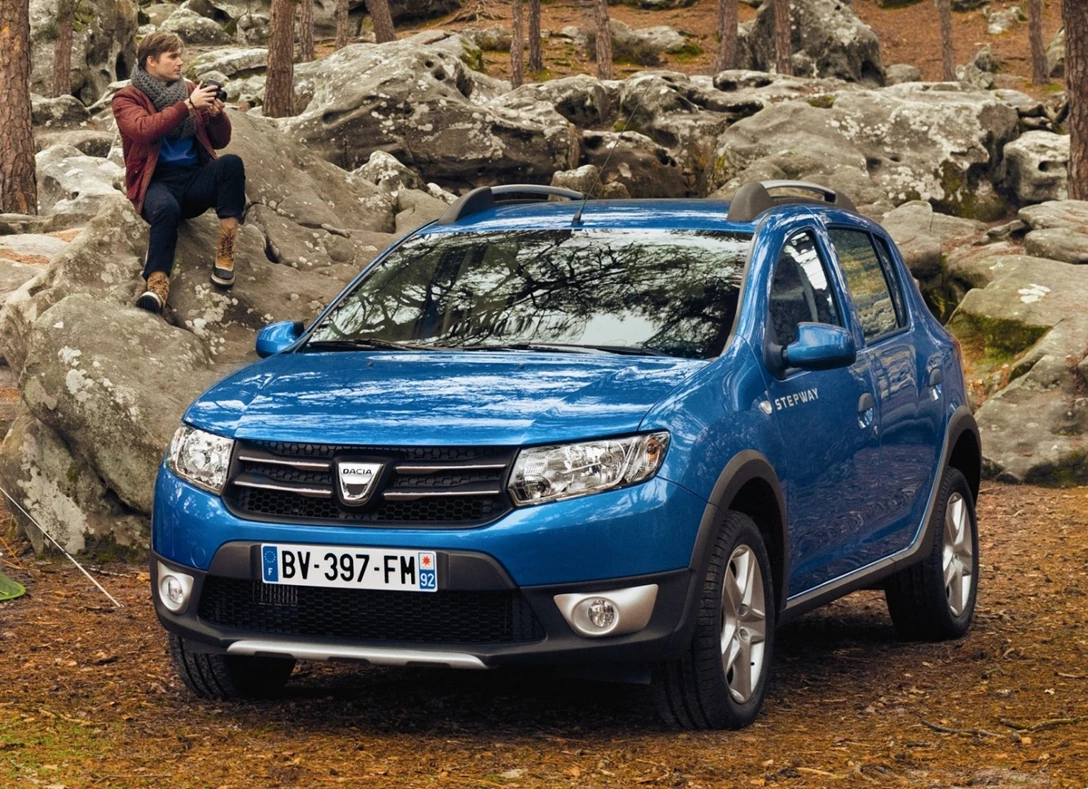 1650691-Dacia-Sandero-2016-04.jpg