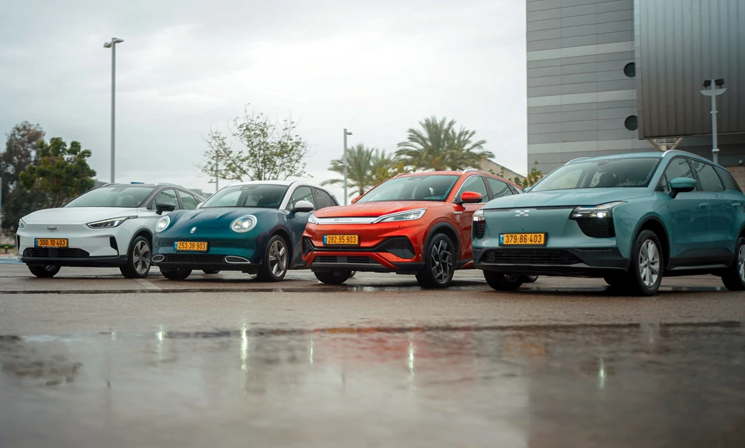 1680128-ORA Funky Cat vs BYD ATTO 3 vs Geely geometry c vs Aiways U5 2023.00_13_05_16.Still021 copy-min.jpg