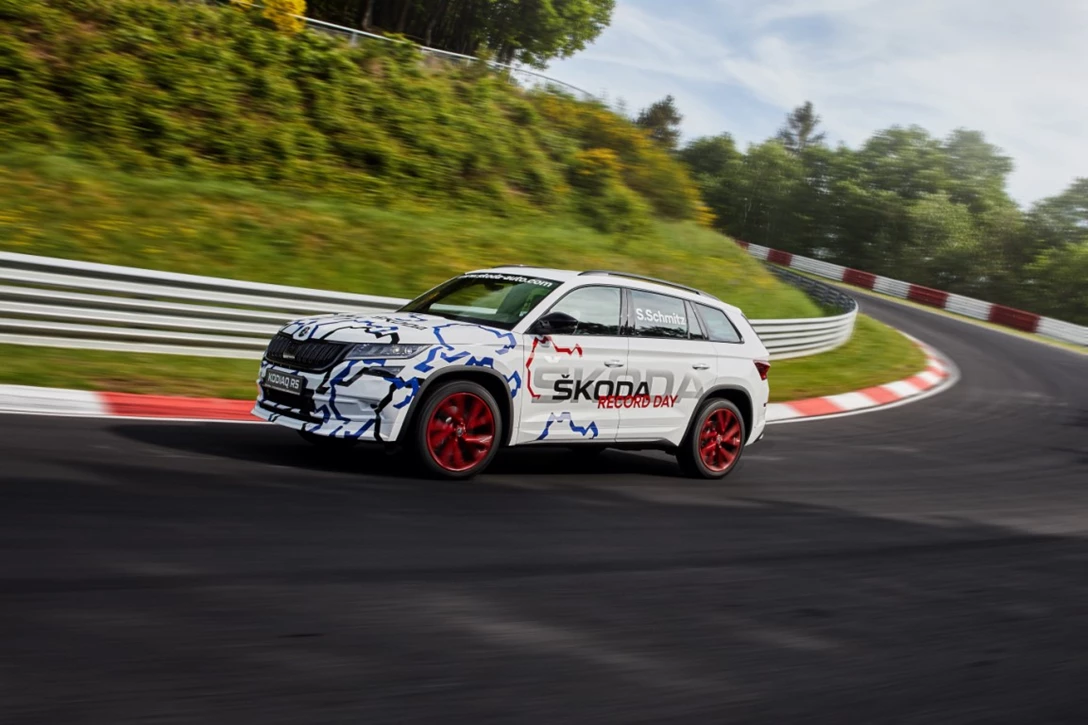 1597229-skoda-kodiaq-rs-nurburgring.jpg