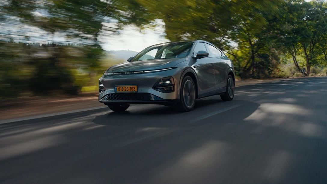 1701369-Xpeng G6 2024.00_24_37_11.Still008.jpg