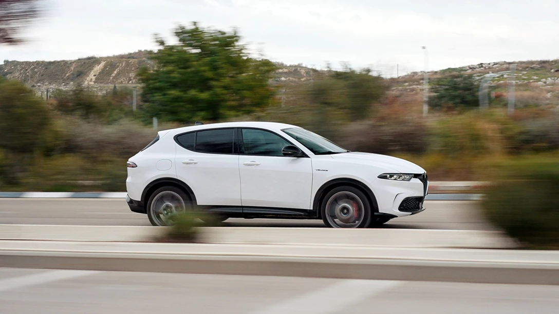 1676514-Alfa Romeo Tonale 2023.00_16_35_24.Still014 copy.jpg