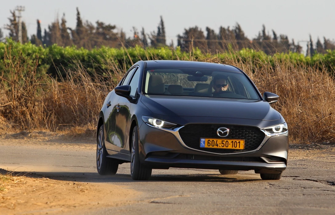1622670-rotemi110919mazda3 (25)c.jpg