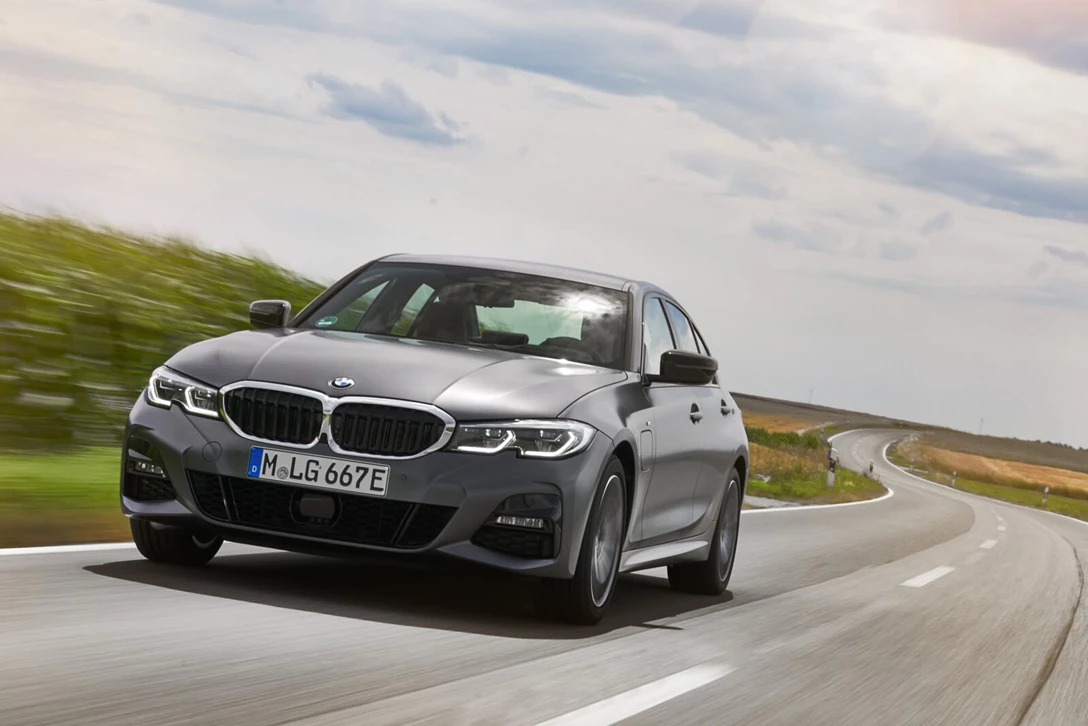 1624682-04-P90359881_highRes_the-all-new-bmw-330e.jpg