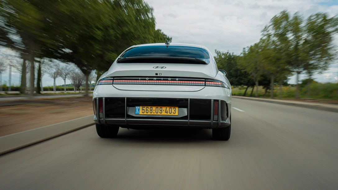 1695906-אוטו השנה 2024 (מבחן).00_19_50_15.Still019-min.jpg