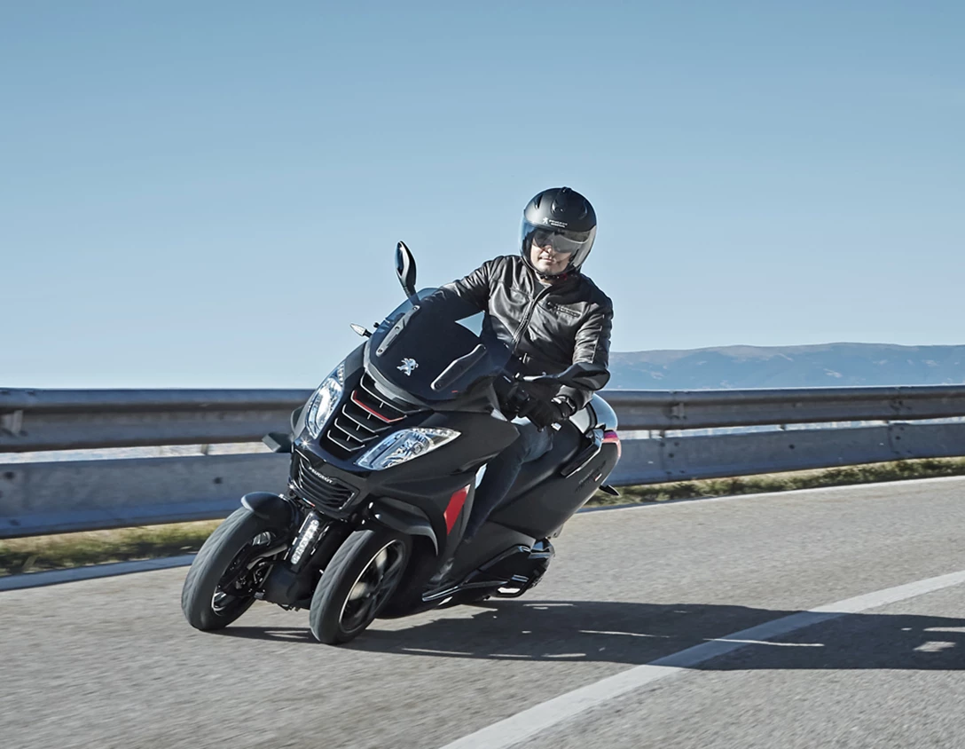 1626454-Peugeot Metropolis RX-R (11).jpg