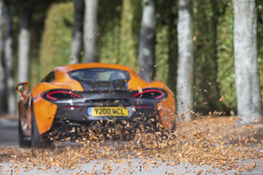 1605510-McLaren Winter Tyres 271117_04.jpg