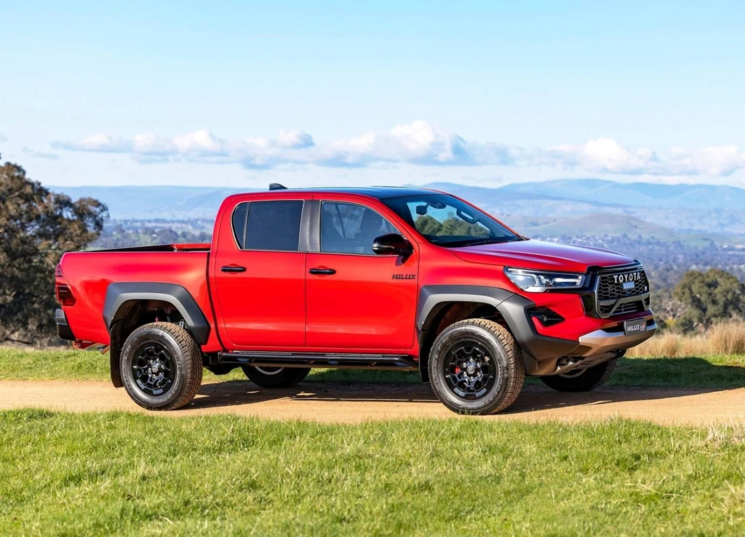 1698932-Toyota-Hilux-2024-01.jpg