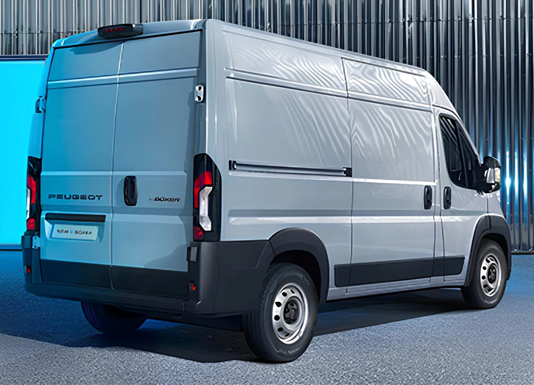 1705333-Peugeot-Boxer-2025-02.jpg