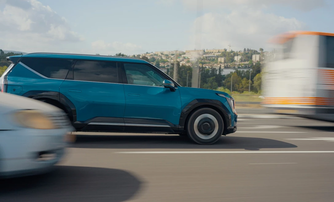 1698893-KIA EV9 2024.00_15_48_19.Still010.jpg