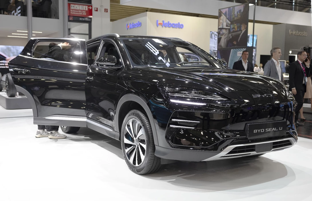 1688082-BYD SEAL U-min.jpg