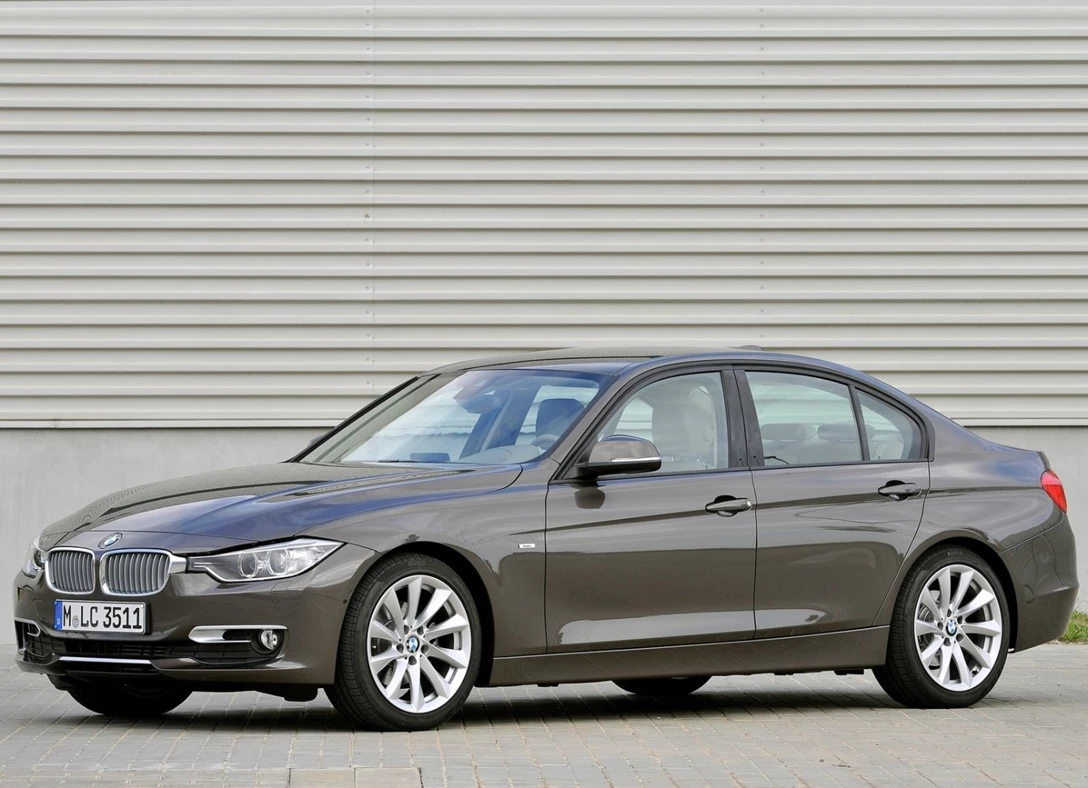 1651383-BMW-3-Series-2015-10.jpg