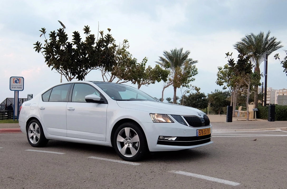 1609187-1-סקודה אוקטביה 2 ליטר מבחן דרכים (5).JPG