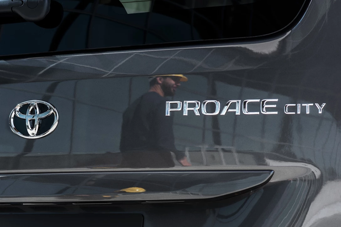 1614550-proace-city-logo-2019-003-777389.jpg