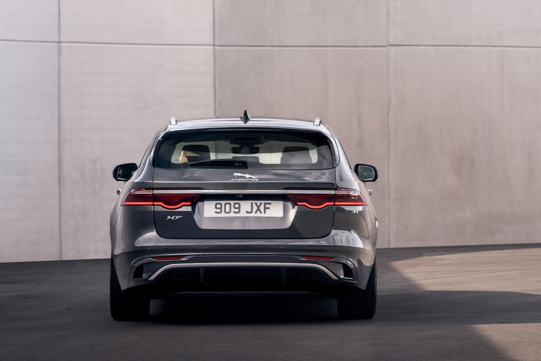 1635521-יגואר XF מתיחת פנים - 36.jpeg