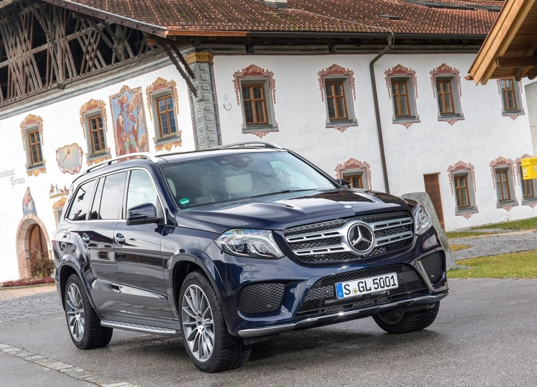 1669604-Mercedes-Benz-GLS-2017-01.jpg