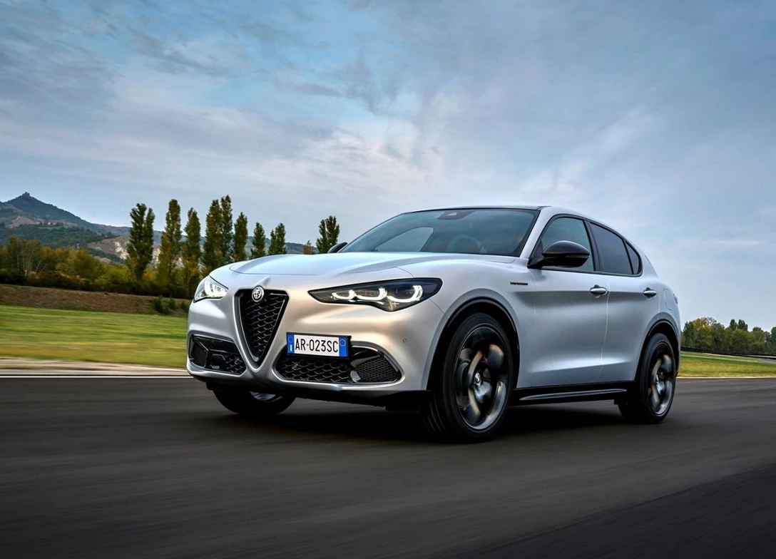 1693196-Alfa_Romeo-Stelvio-2024-04.jpg