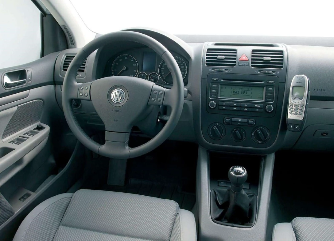 1601106-Volkswagen-Golf-2004-1600-78.jpg