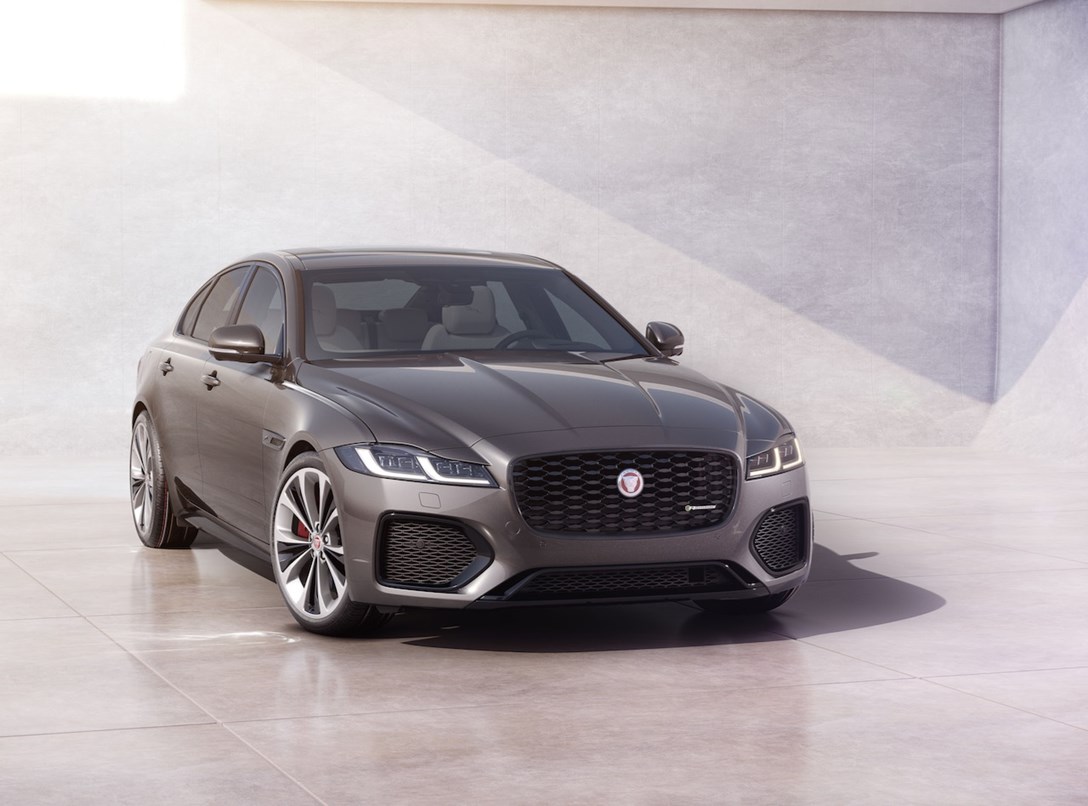 1635509-יגואר XF מתיחת פנים - 29.jpeg